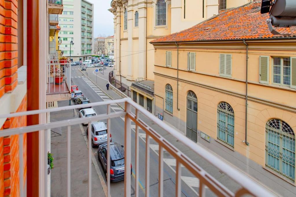 Cozy Close To Metro Apartment